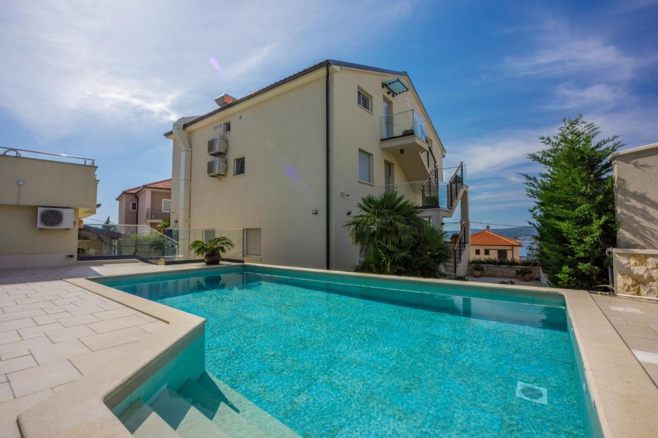 Dita A Crikvenica Bagian luar foto